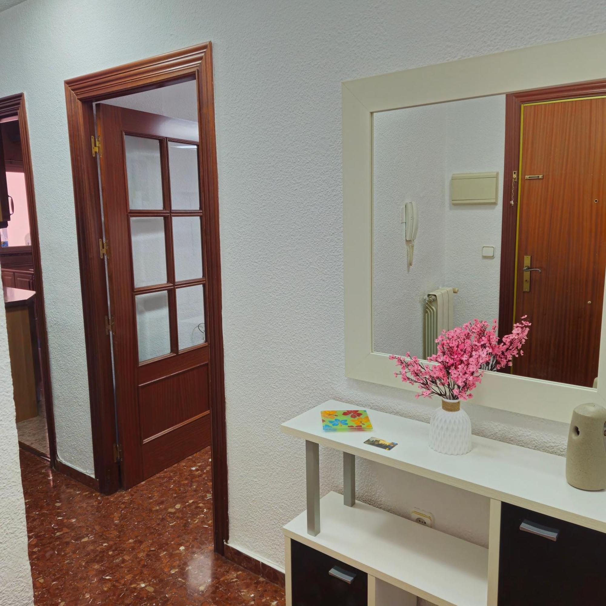 Piso Granada 3 Dormitorios Y Parking Privado Exterior photo